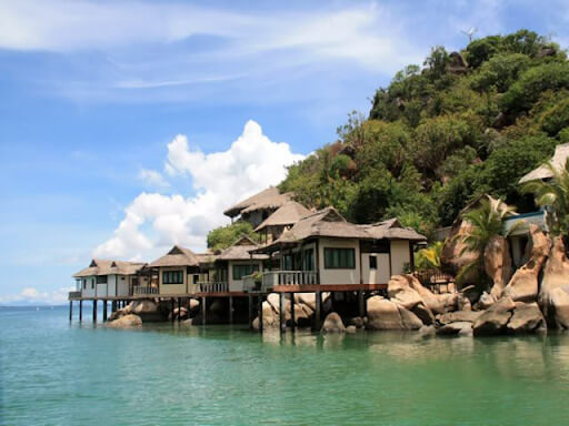 Yến Bay Resort 