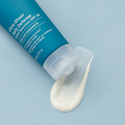 Sản phẩm Skin Balancing Ultra là sản phẩm kem dưỡng ẩm chống nắng ban ngày dịu nhẹ 