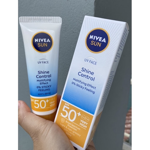 Kem chống nắng Nivea Sun UV Face Shine Control có thể dùng cho da treatment mạnh