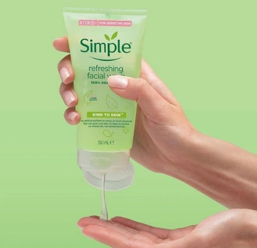 Sữa rửa mặt Simple Refreshing Facial Wash làm sạch dịu nhẹ