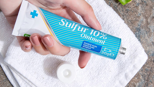 Kem trị mụn Crevil Sulfur 10% Ointment cho da nhạy cảm