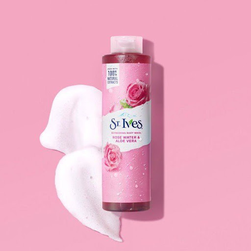 Sữa tắm St.Ives Rose Water & Aloe Vera giúp da mịn màng, tươi mới