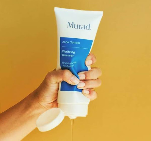 Sữa rửa mặt Murad màu xanh dương cho da mụn