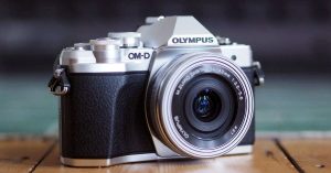 Olympus OM-D E-M10 Mark II: Mẫu máy ảnh giá rẻ đẹp, chắc chắn