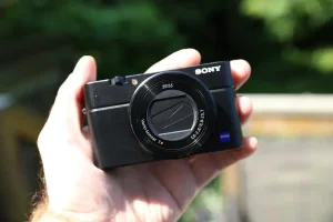 Sony Cyber-shot RX100 III: Máy ảnh giá rẻ compact cao cấp, nhỏ gọn của Sony
